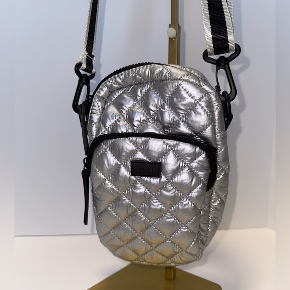 Vooray Core Crossbody Bag Quilted Silver unisex - Picture 1 of 10